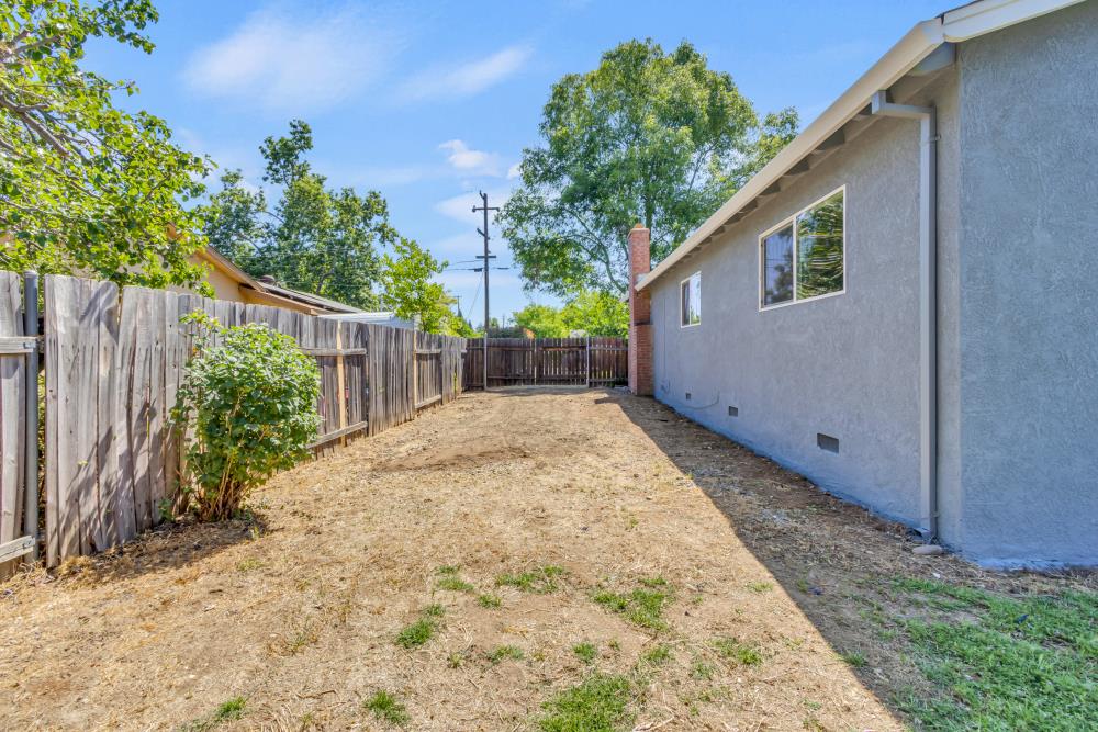 3556 Day Avenue