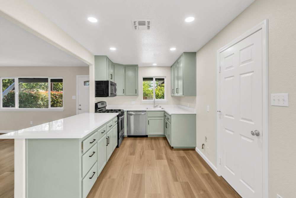 3556 Day Avenue