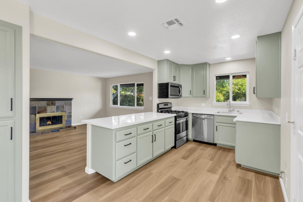 3556 Day Avenue