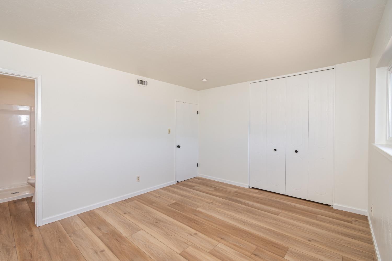 5039 Dingman Circle