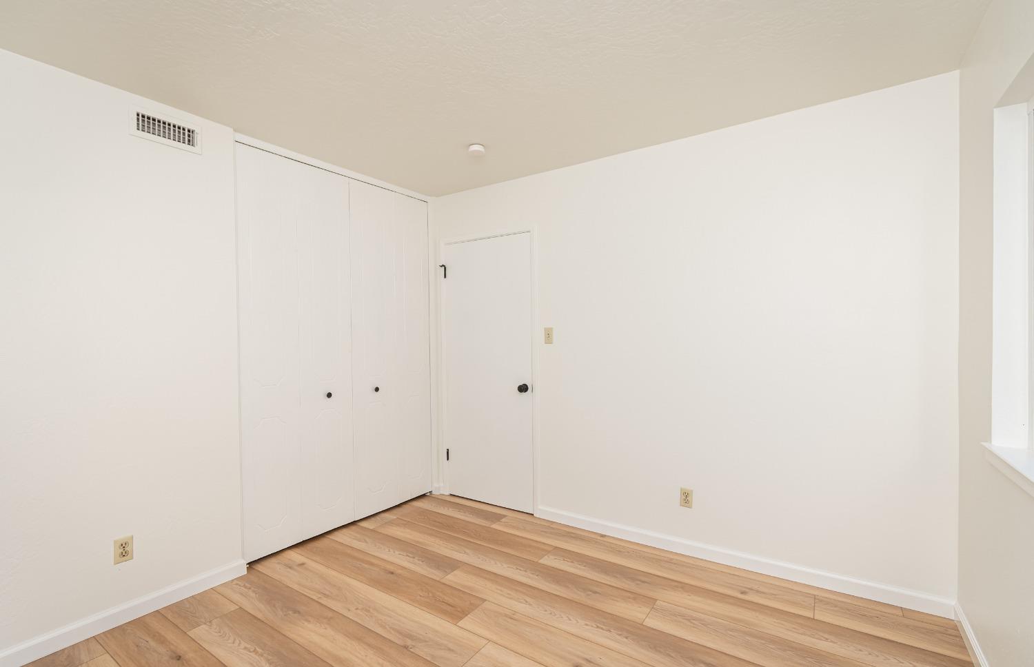 5039 Dingman Circle