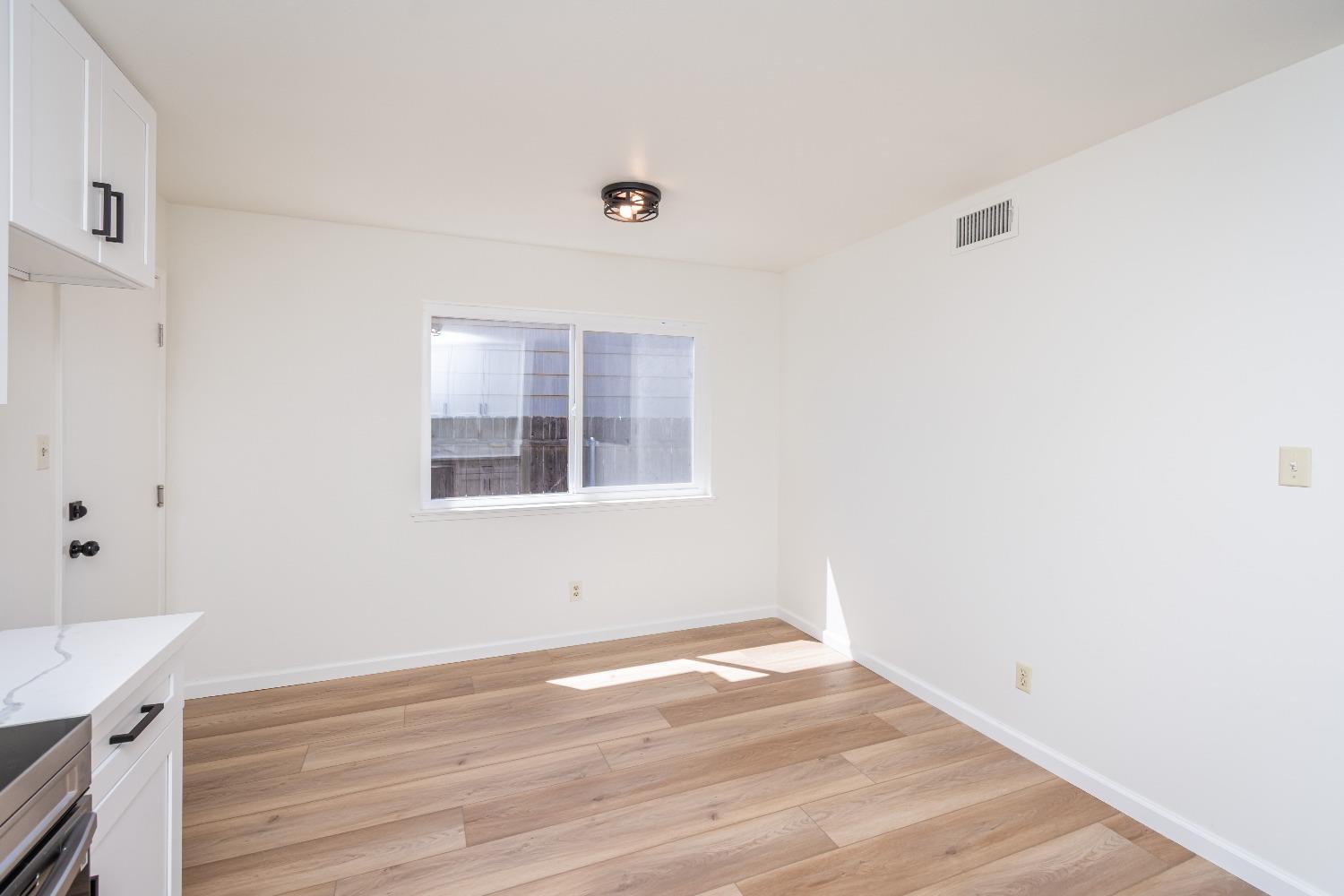 5039 Dingman Circle