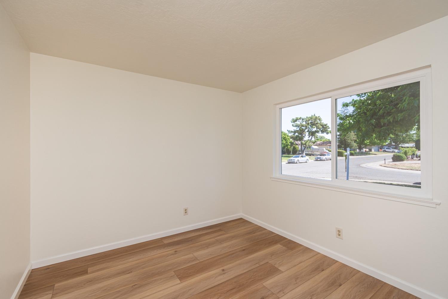 5039 Dingman Circle