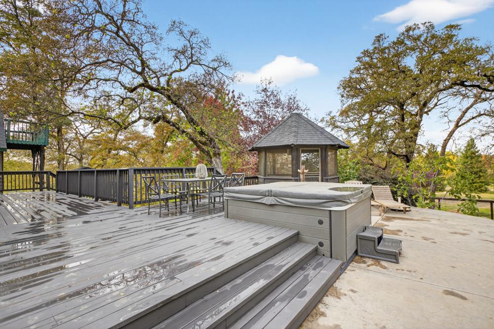 4400 Miller Oak Drive