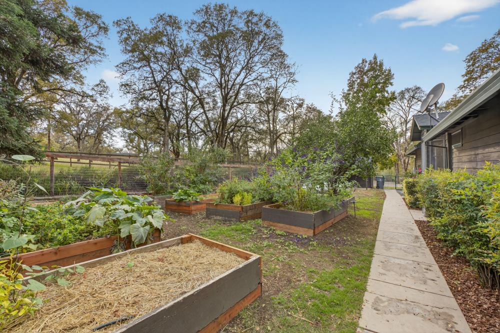 4400 Miller Oak Drive