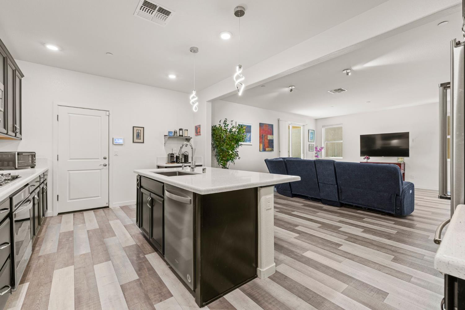 3020 Edgeview Drive