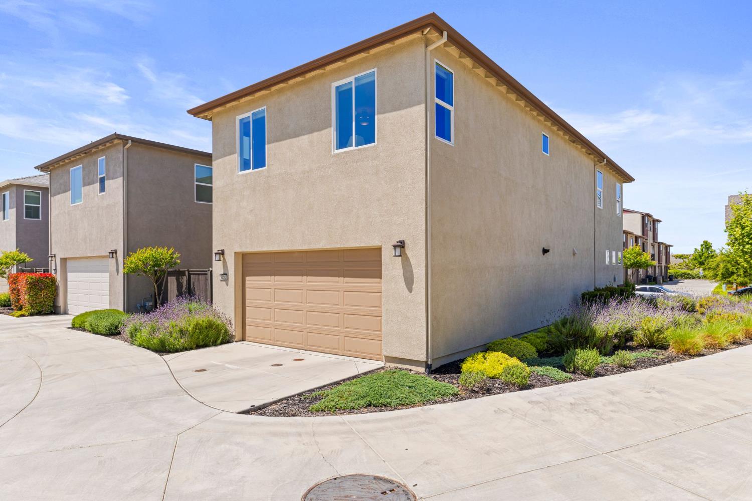 3020 Edgeview Drive