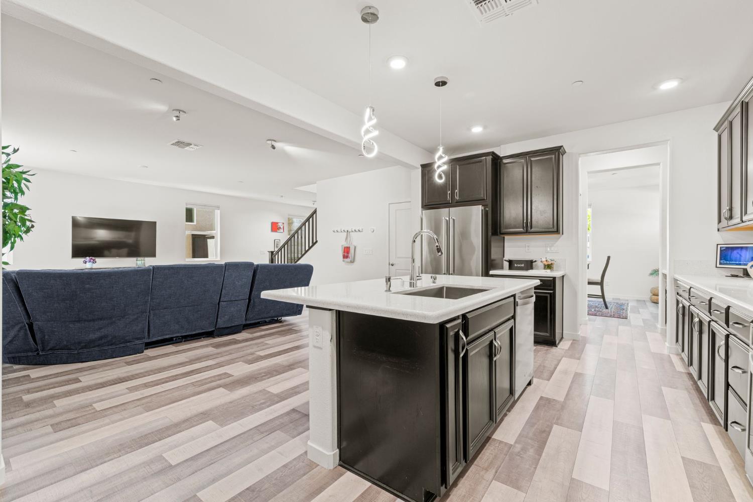 3020 Edgeview Drive