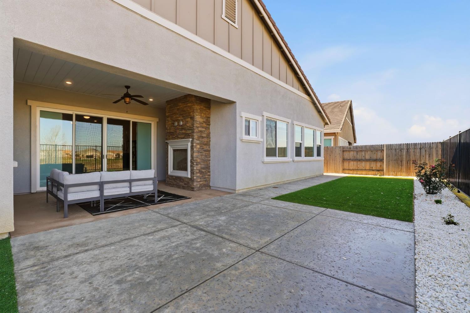 2121 Arbor Ridge Drive