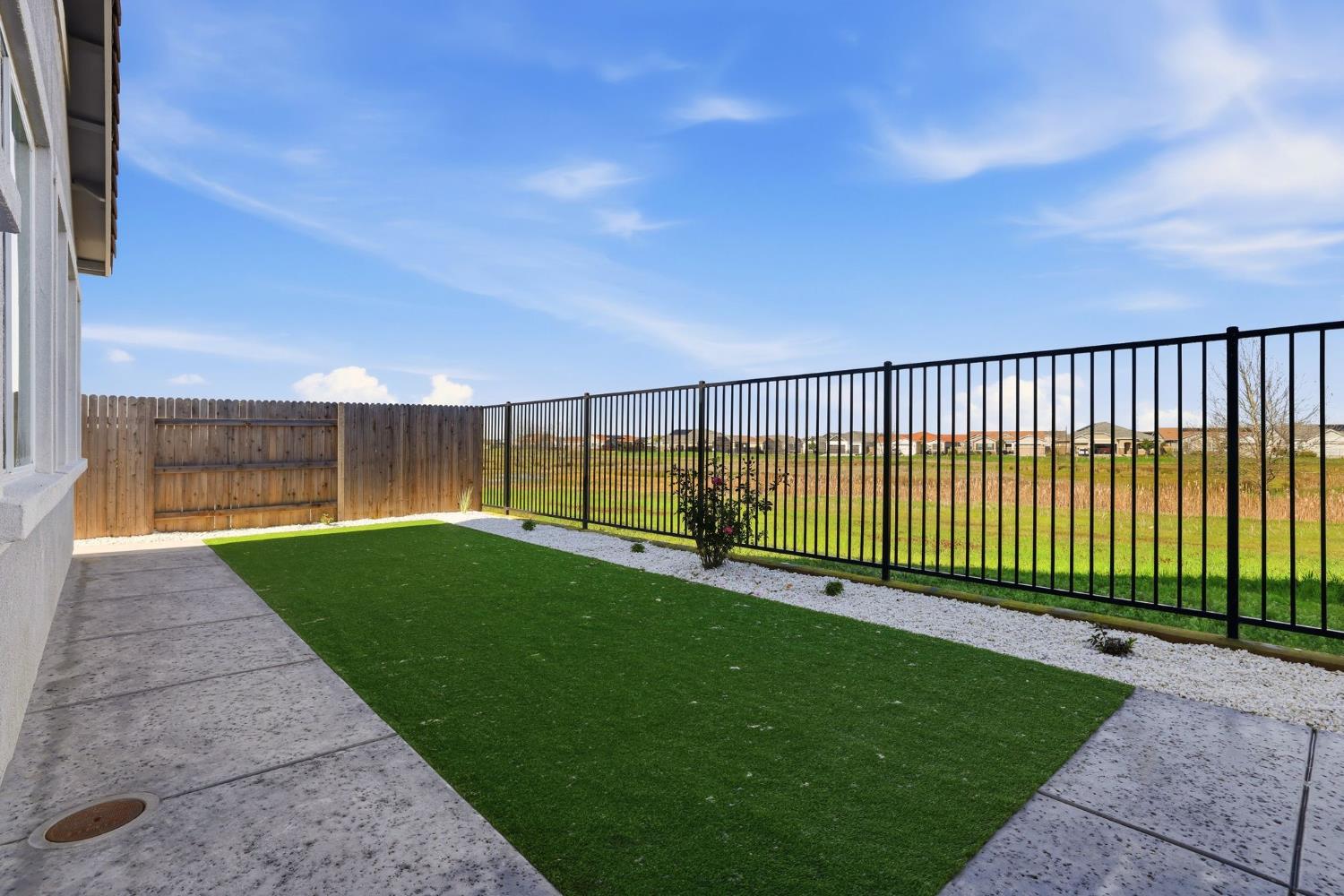 2121 Arbor Ridge Drive