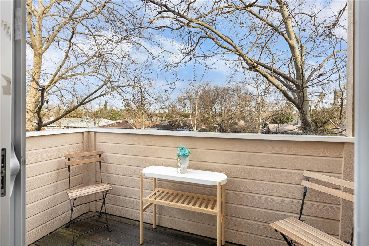 1019 Dornajo Way 225