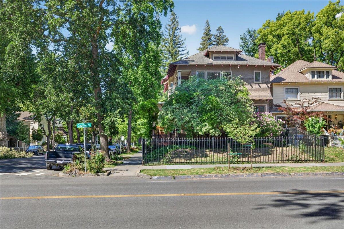 2301 Capitol Avenue