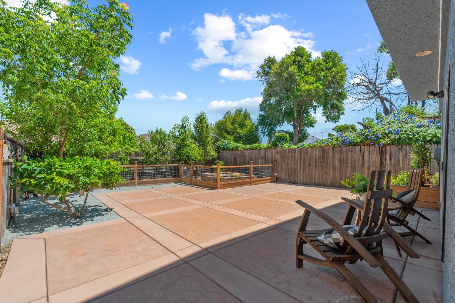 2121 Perkins Way