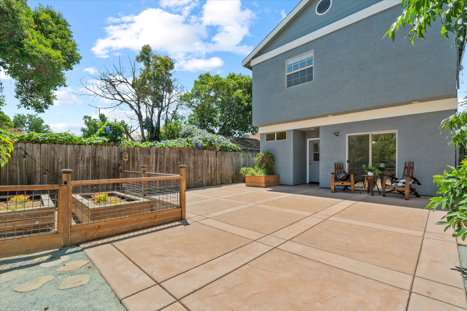 2121 Perkins Way
