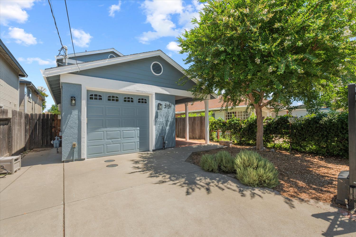 2121 Perkins Way