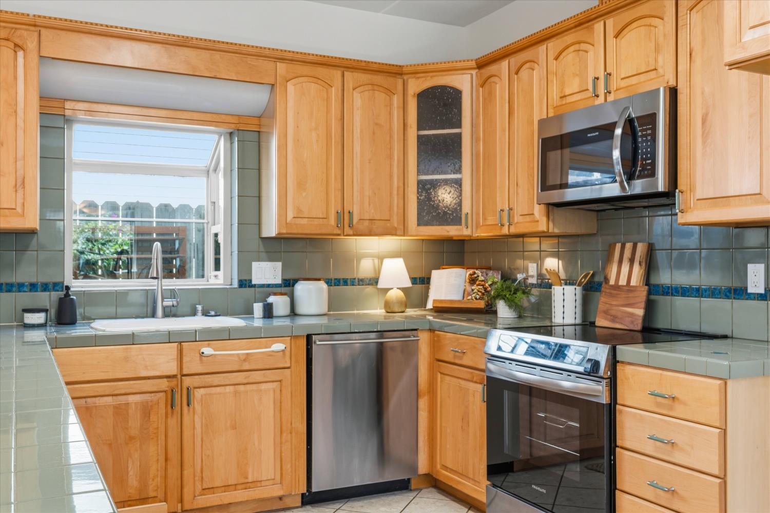 2121 Perkins Way