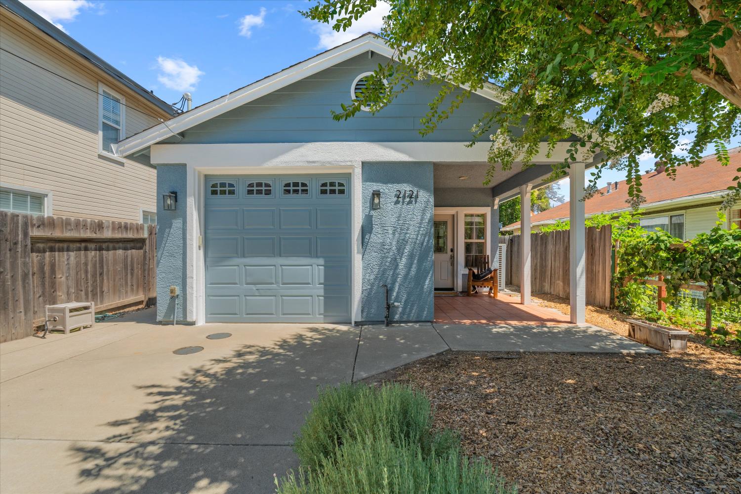 2121 Perkins Way