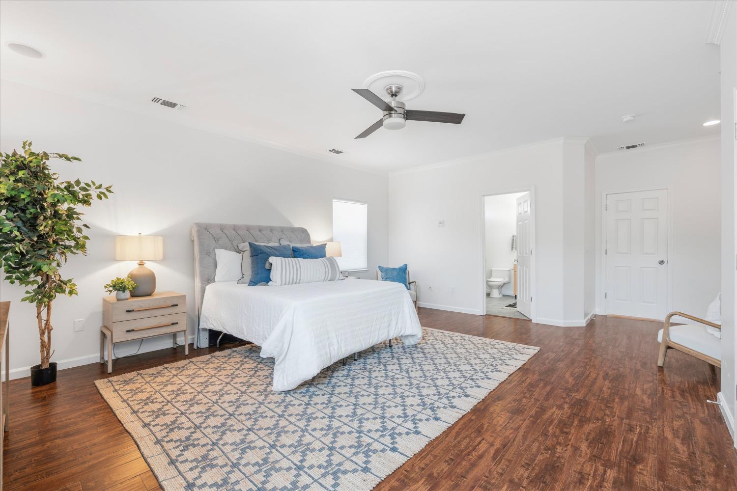 2121 Perkins Way