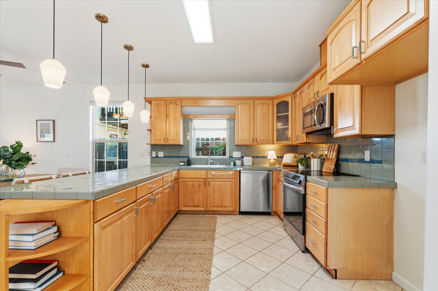 2121 Perkins Way