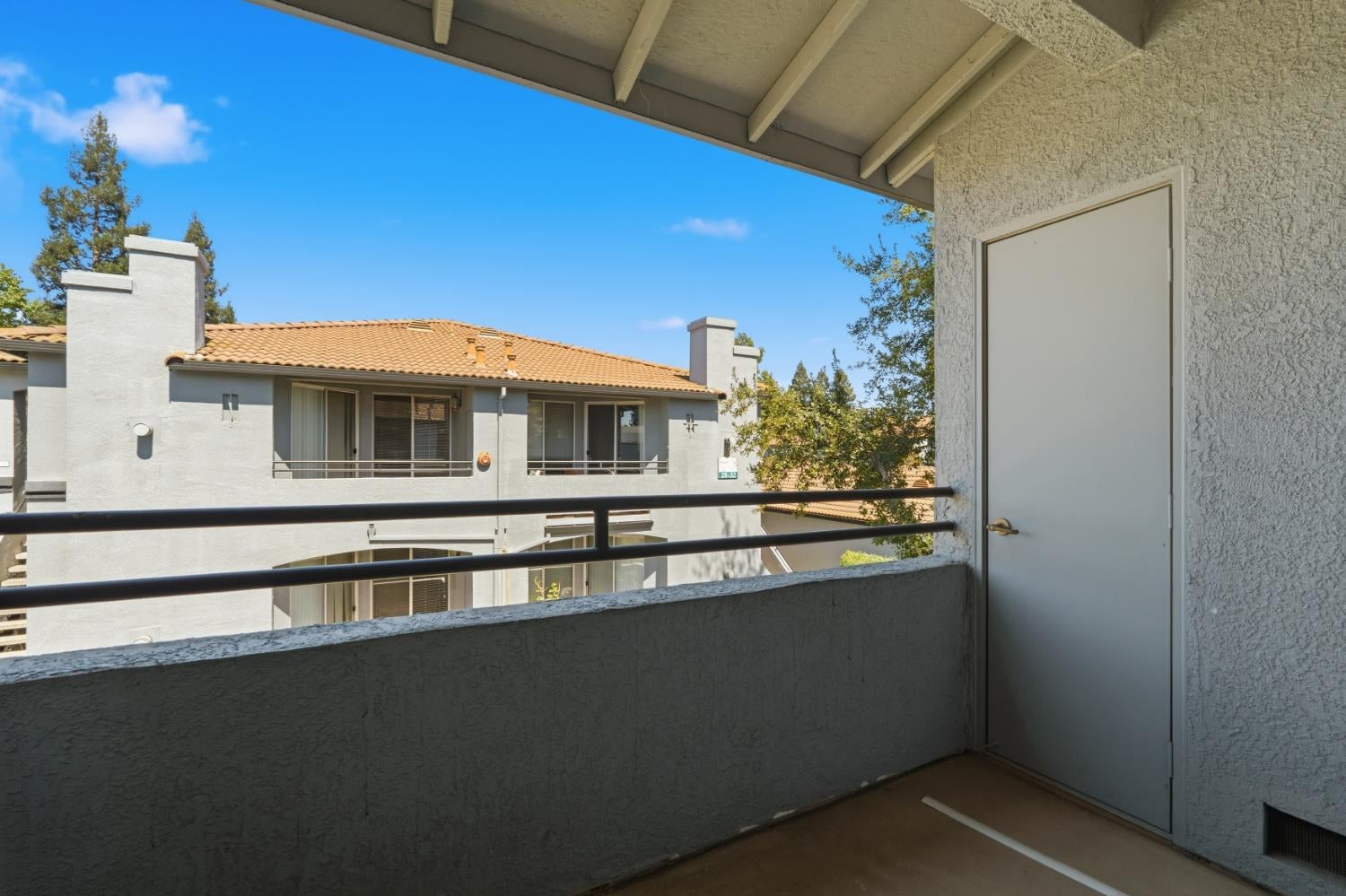 5201 Laguna Oaks Drive 14