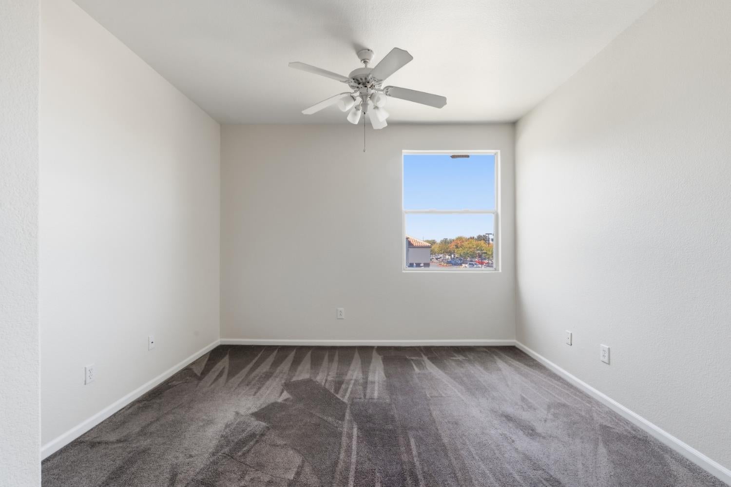 5201 Laguna Oaks Drive 14