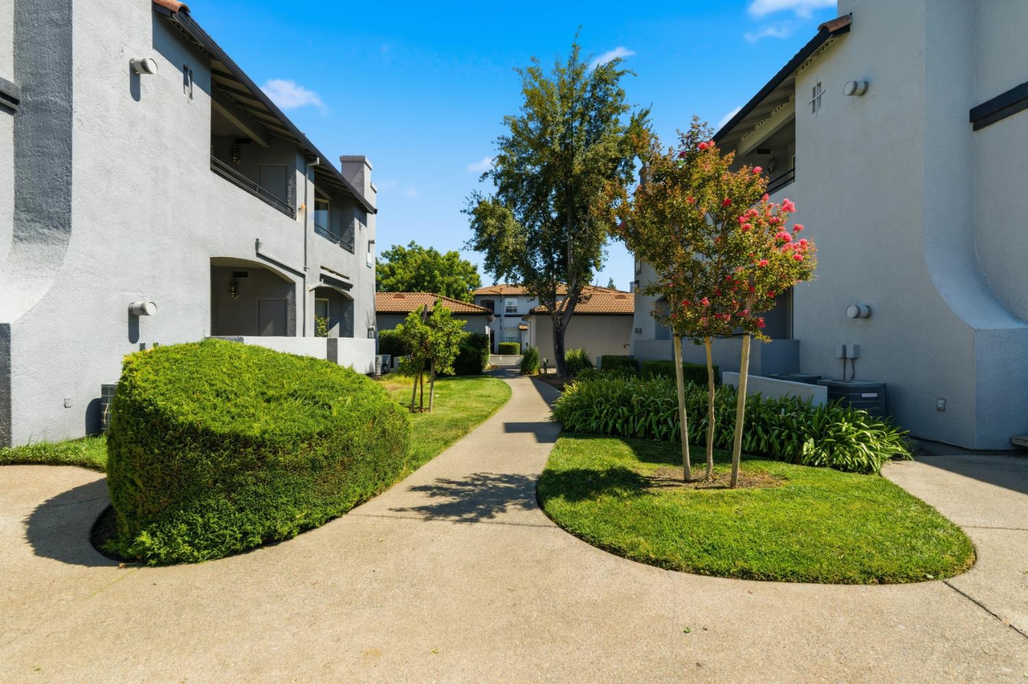 5201 Laguna Oaks Drive 14