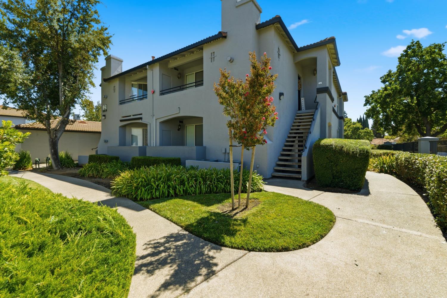 5201 Laguna Oaks Drive 14