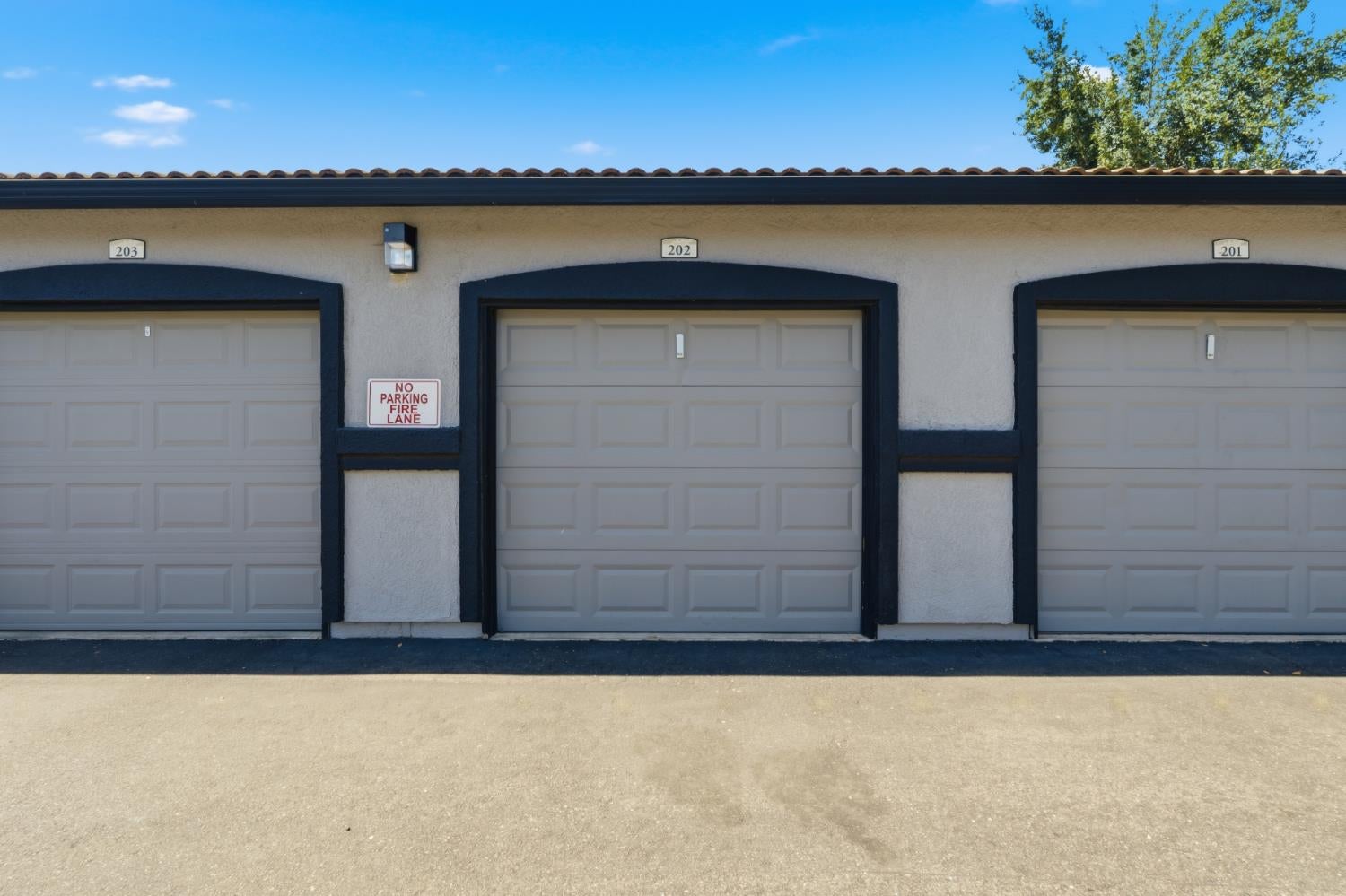 5201 Laguna Oaks Drive 14