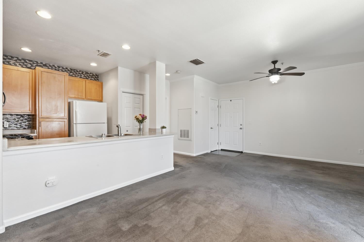 5201 Laguna Oaks Drive 14