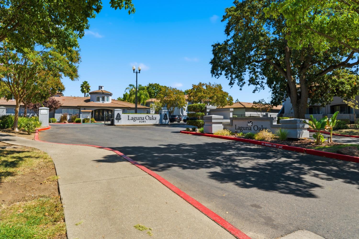 5201 Laguna Oaks Drive 14