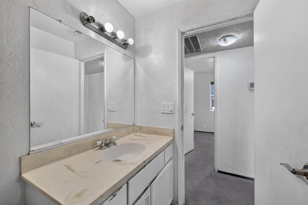 4433 White Oak Court