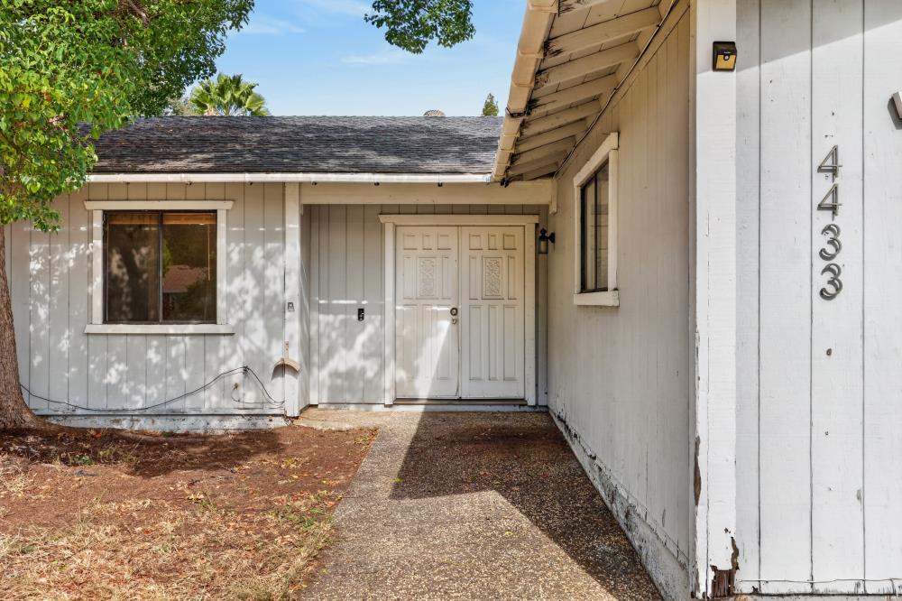 4433 White Oak Court