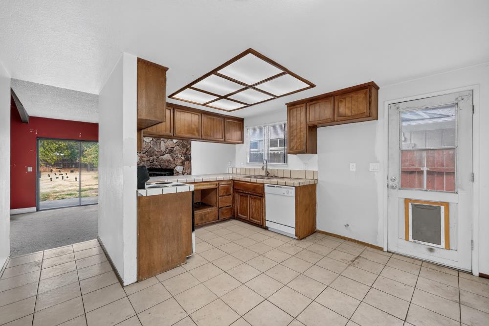 4433 White Oak Court