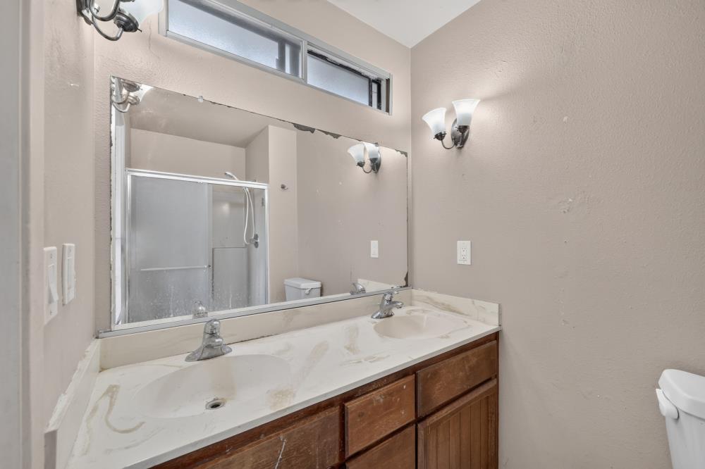 4433 White Oak Court