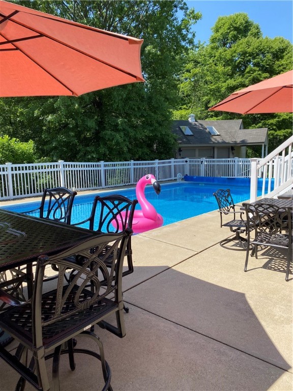 826 Hillcrest Circle