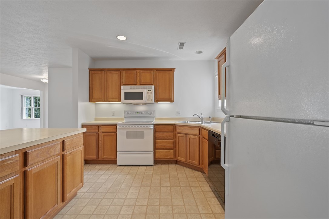 903 Hidden Meadows Cir