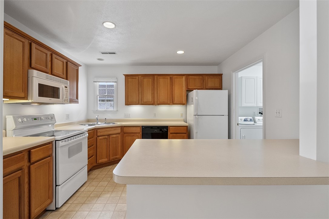 903 Hidden Meadows Cir