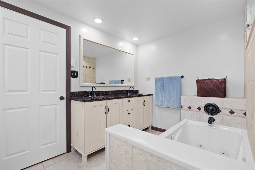 4 Cheryl Dr