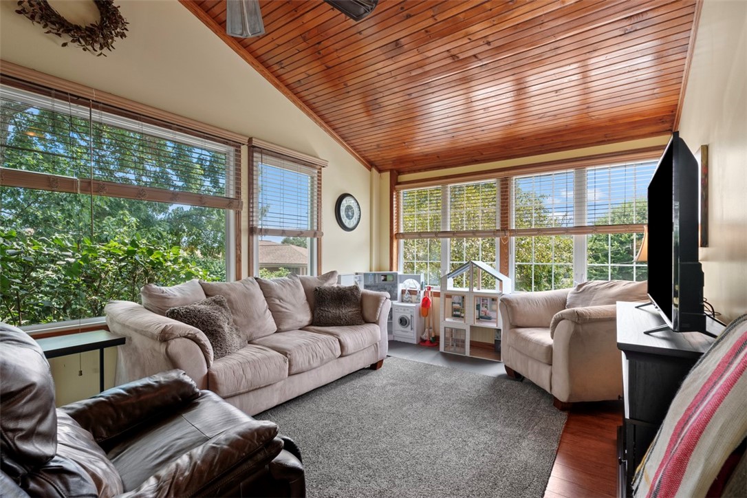 4 Cheryl Dr