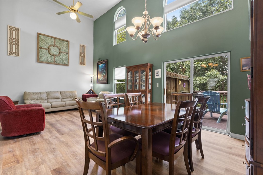 852 Sunset Cir