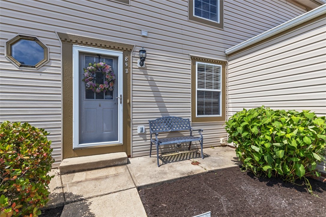 852 Sunset Cir