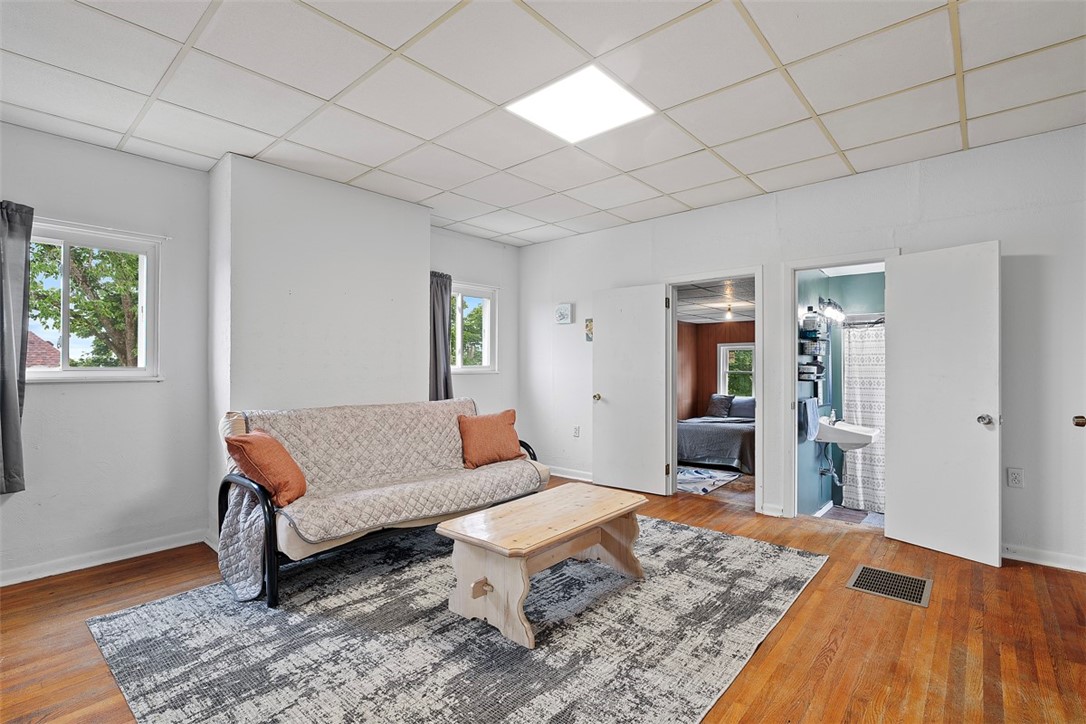 938 Herschel St