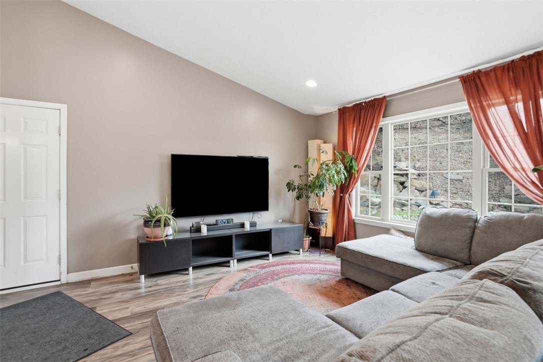 587 Kimble Dr