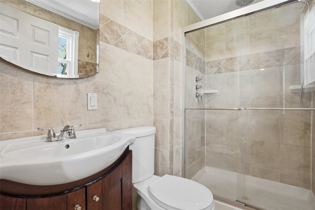 120 Bassie Dr