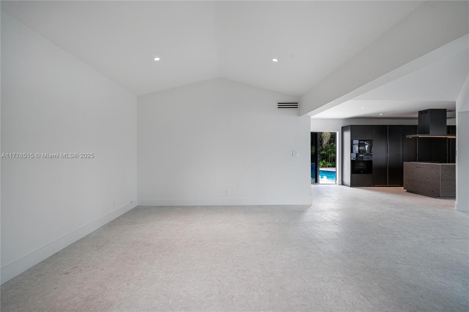3321 NE 16th Pl