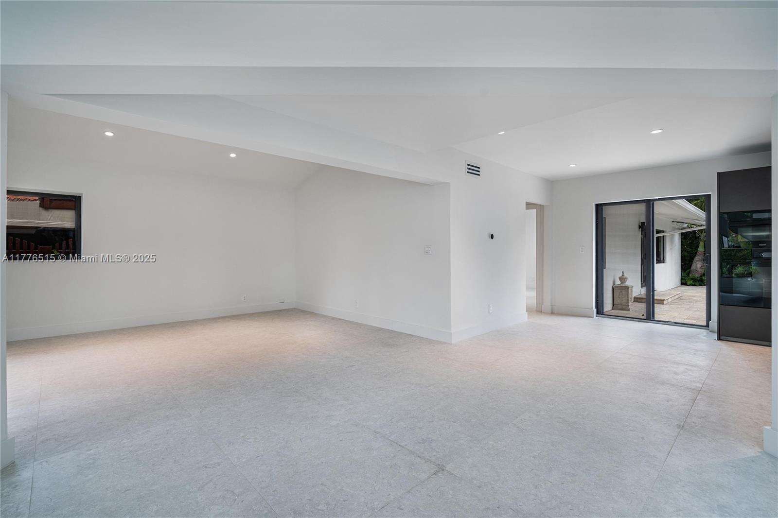 3321 NE 16th Pl