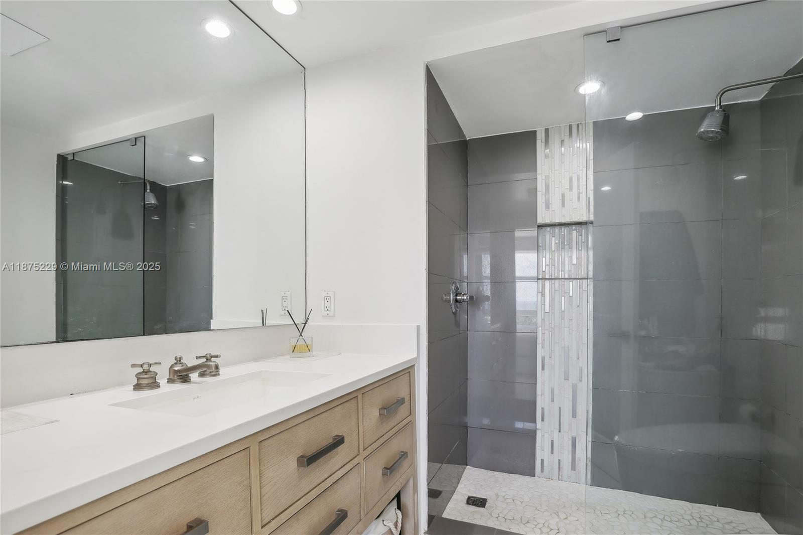 2701 N Ocean Blvd # 10C