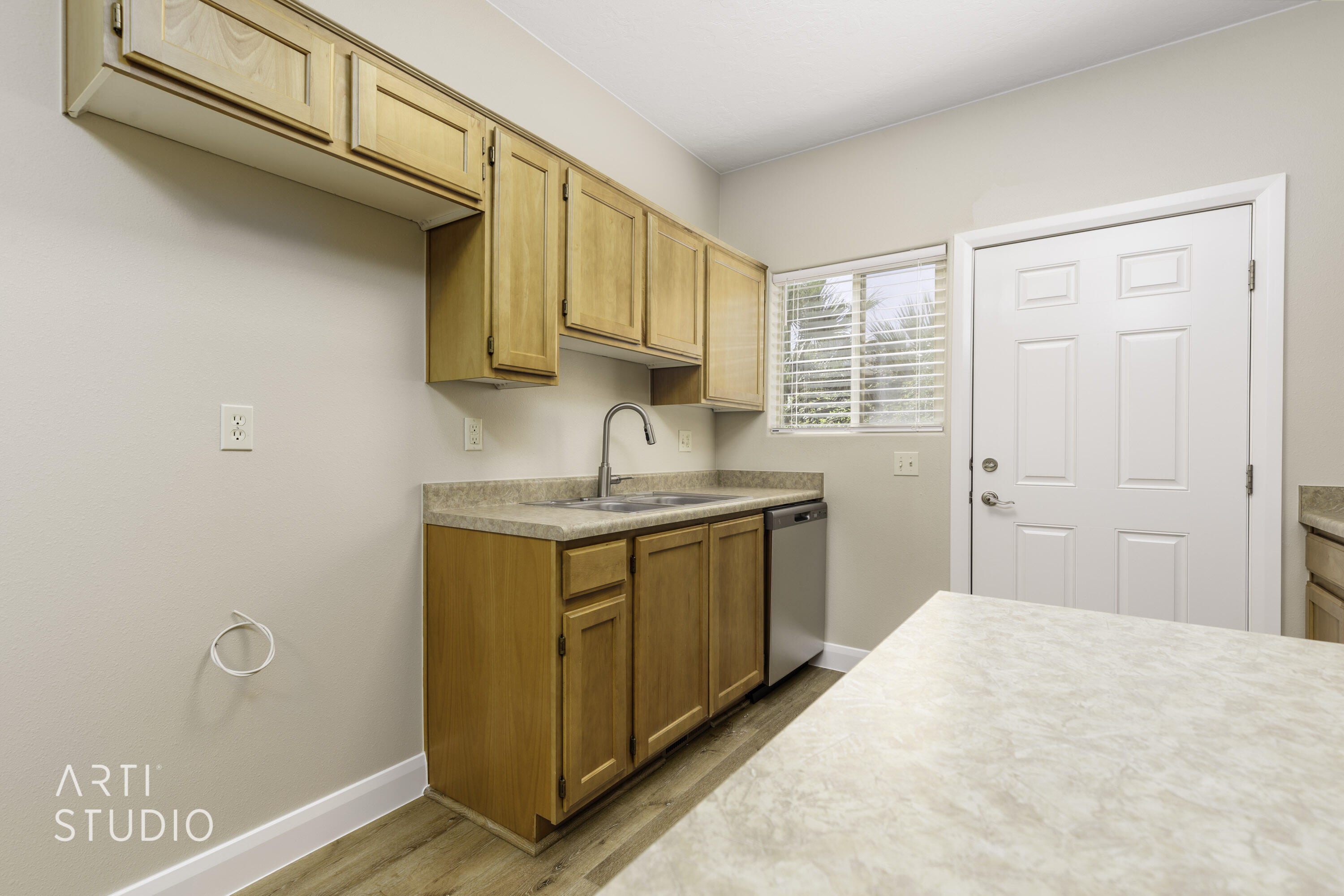 700 N Main ST Unit: #F3