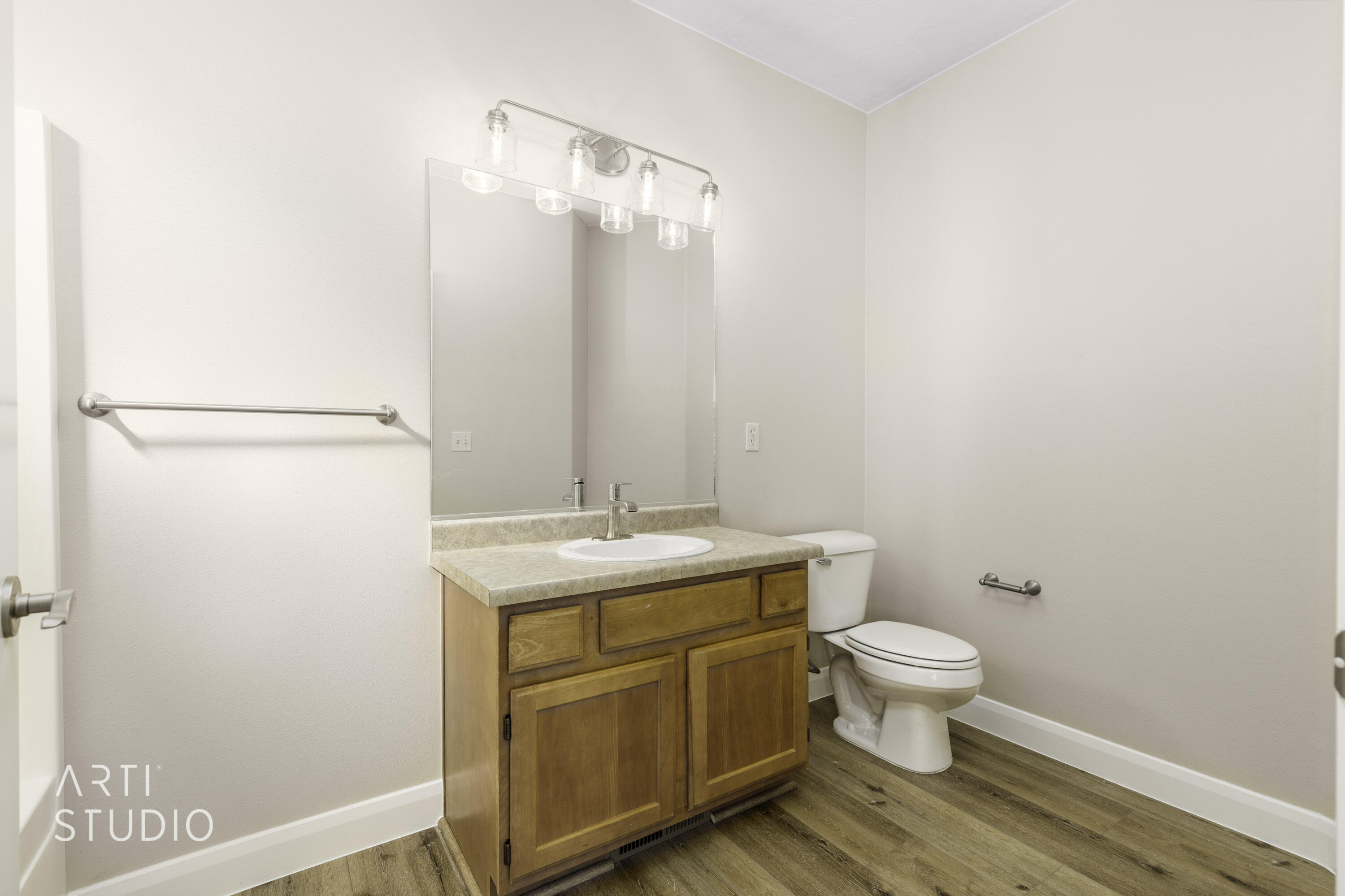 700 N Main ST Unit: #F3