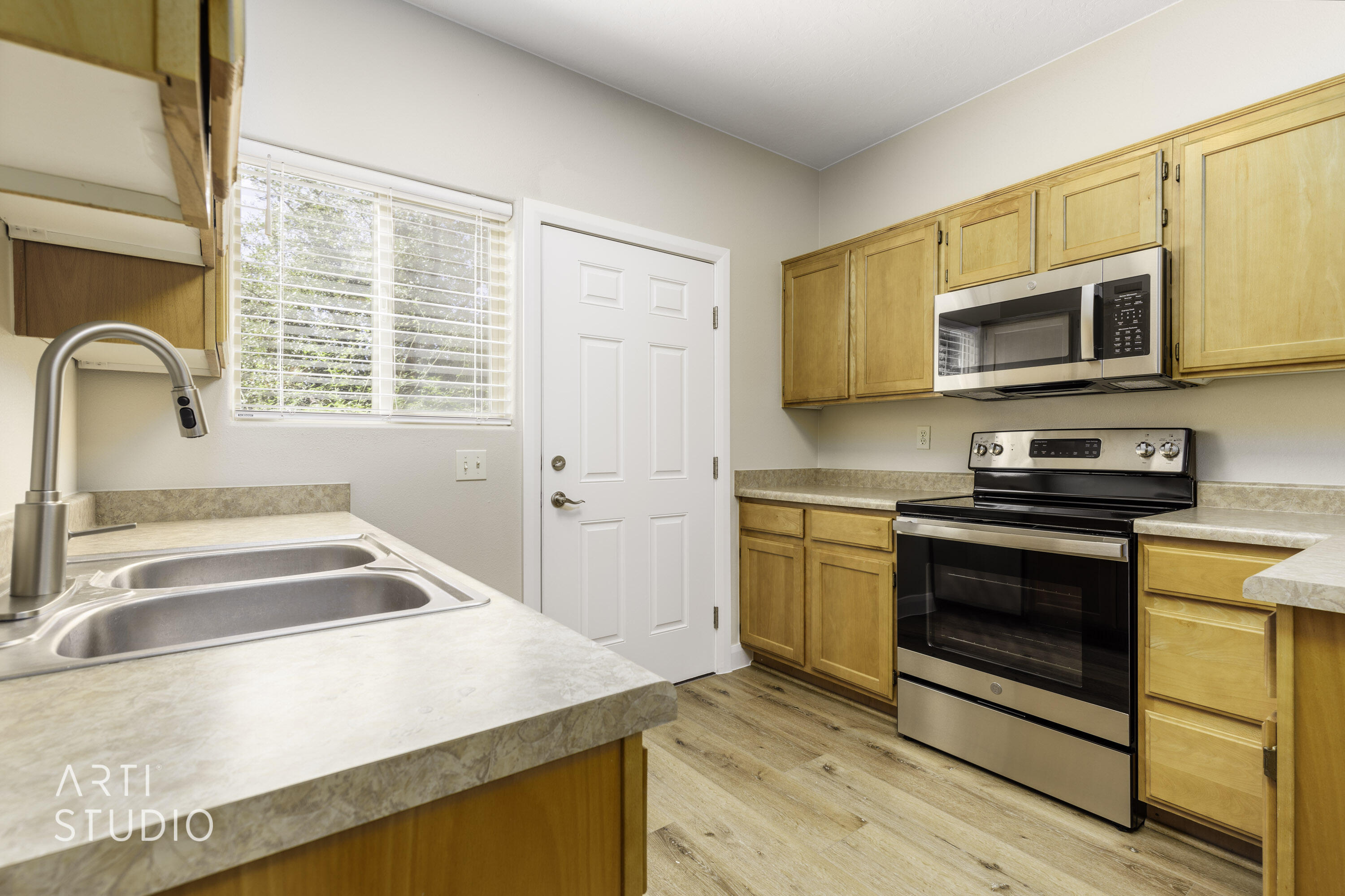 700 N Main ST Unit: #F3